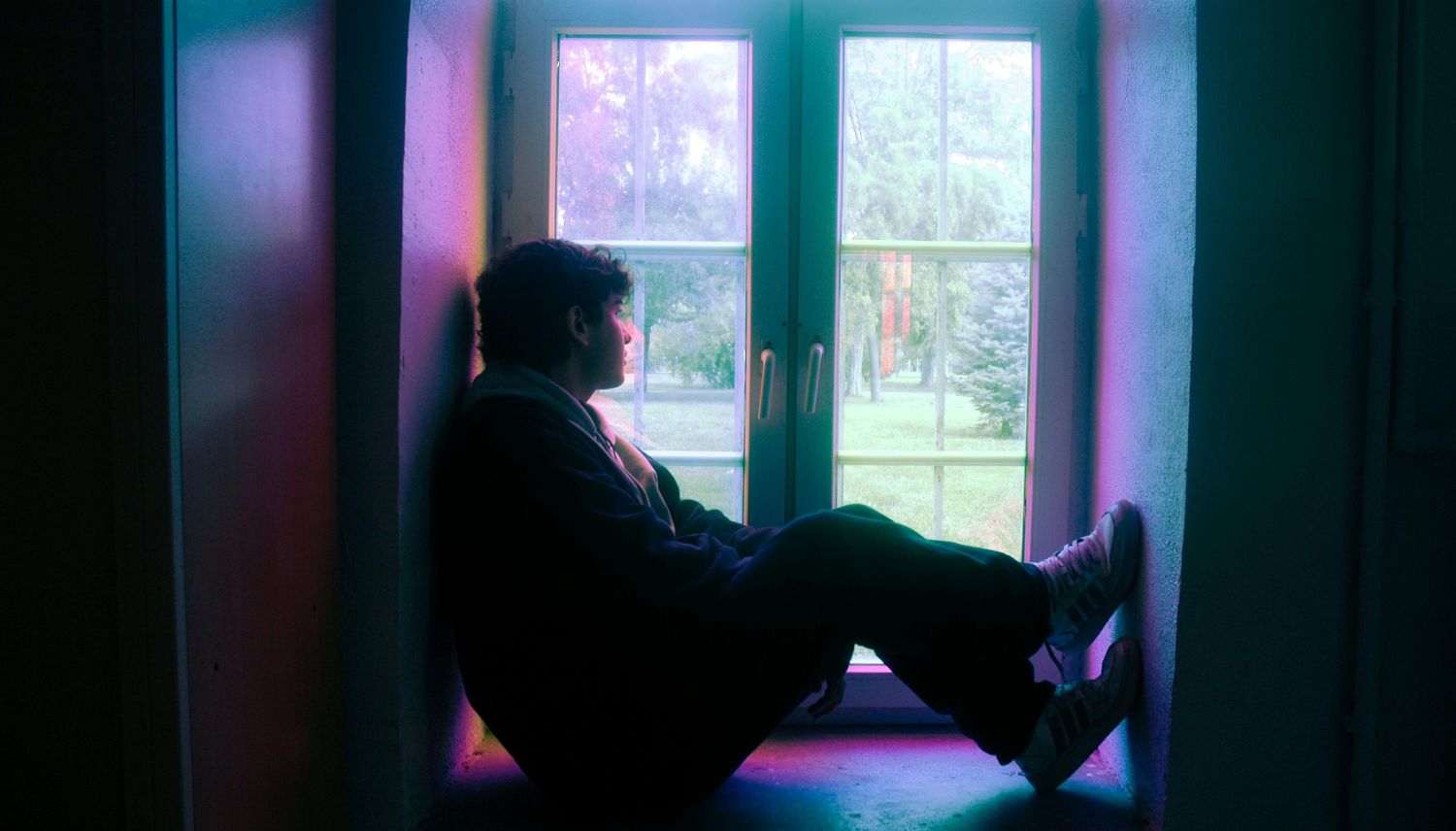 Depresión en personas LGTBI: cómo un entorno hostil y el estrés de minorías impactan en la salud mental y el bienestar emocional